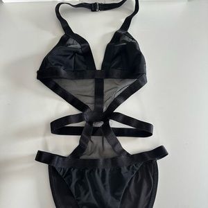 Fashion nova strappy one piece swimsuit
